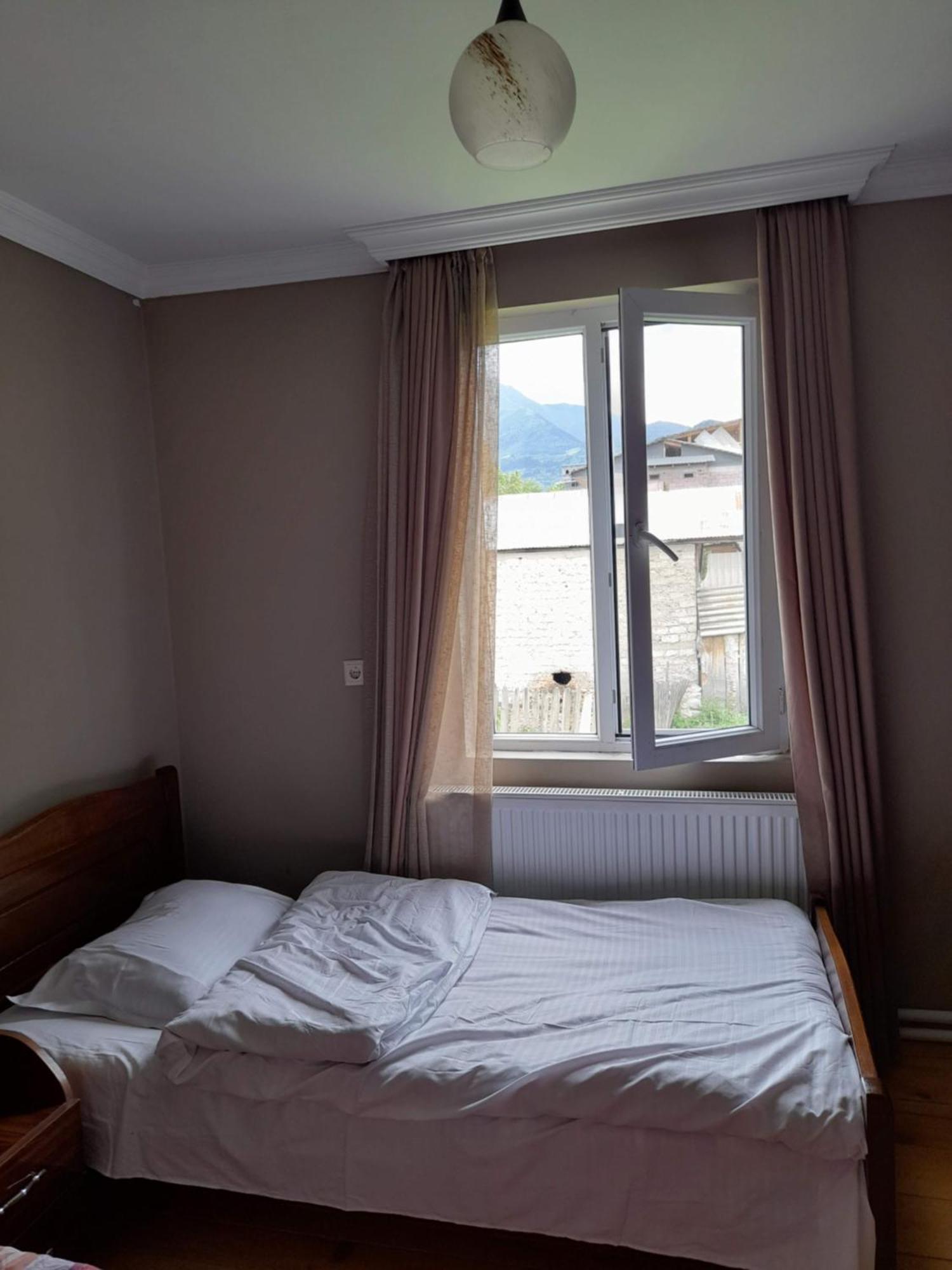 House Mon Amie Hotell Mestia Exteriör bild